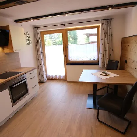 Haus Enzian Apartamento *