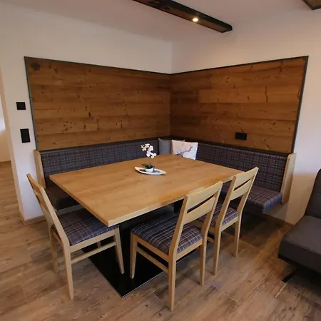 Haus Enzian Apartamento